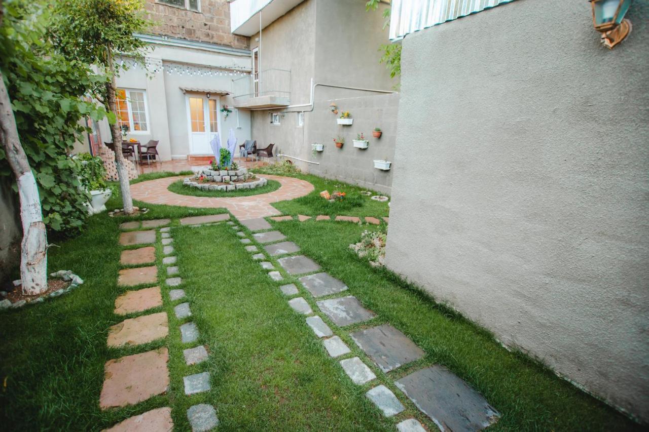 Mkhitaryan Apartment